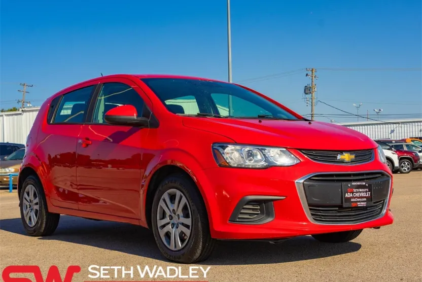 2020 Chevrolet Sonic LT photo 1