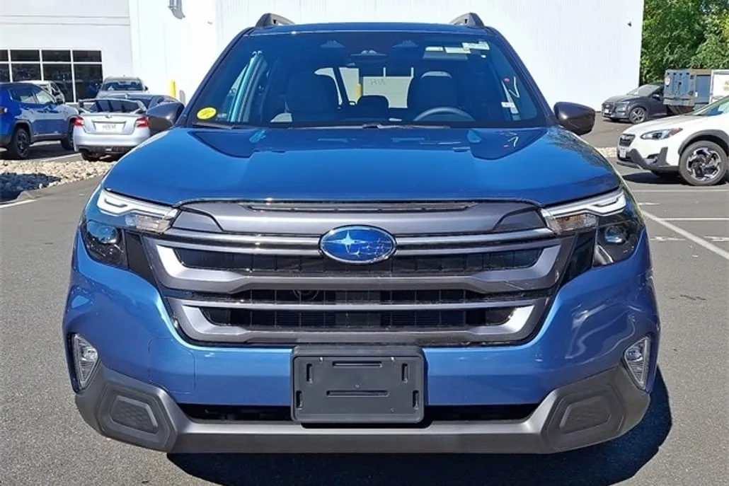 2025 Subaru Forester Premium photo 1