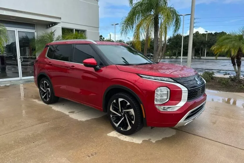 2022 Mitsubishi Outlander SEL photo 1