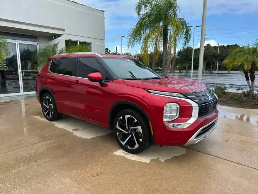 2022 Mitsubishi Outlander SEL photo 1