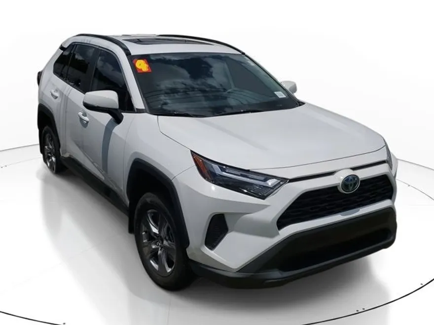 2024 Toyota RAV4 Hybrid XLE photo 1