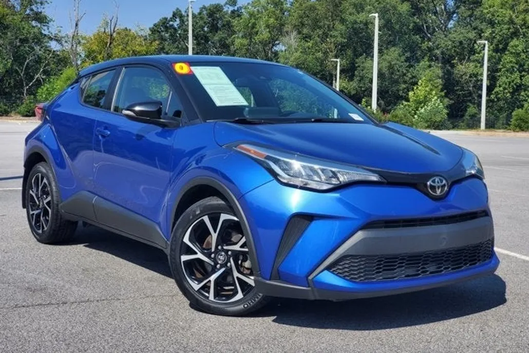 2020 Toyota C-HR XLE photo 1