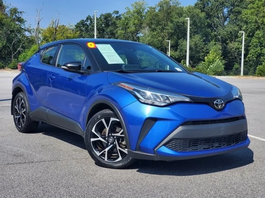 2020 Toyota C-HR XLE photo 1