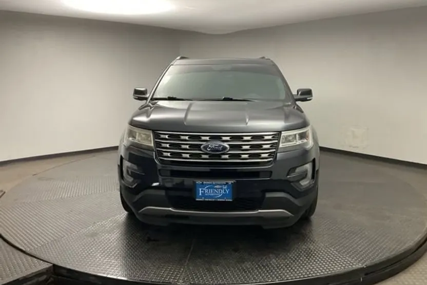 2017 Ford Explorer XLT photo 1
