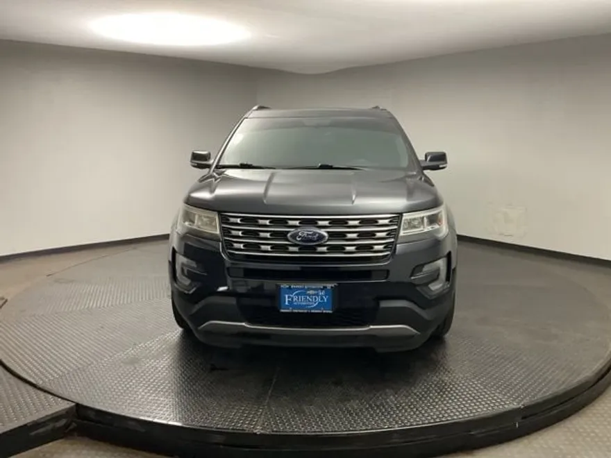 2017 Ford Explorer XLT photo 1