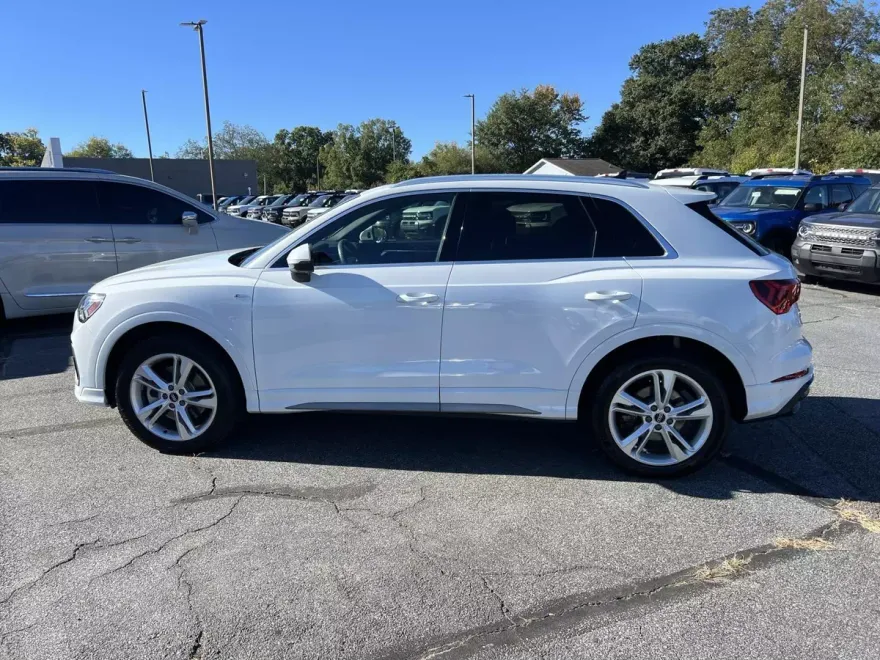 2022 Audi Q3 S line Premium Plus photo 1