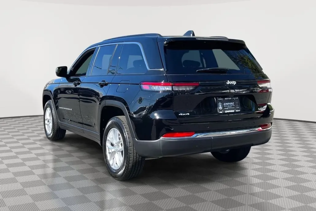 2025 Jeep Grand Cherokee Laredo photo 1