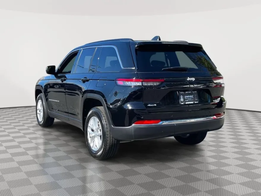 2025 Jeep Grand Cherokee Laredo photo 1