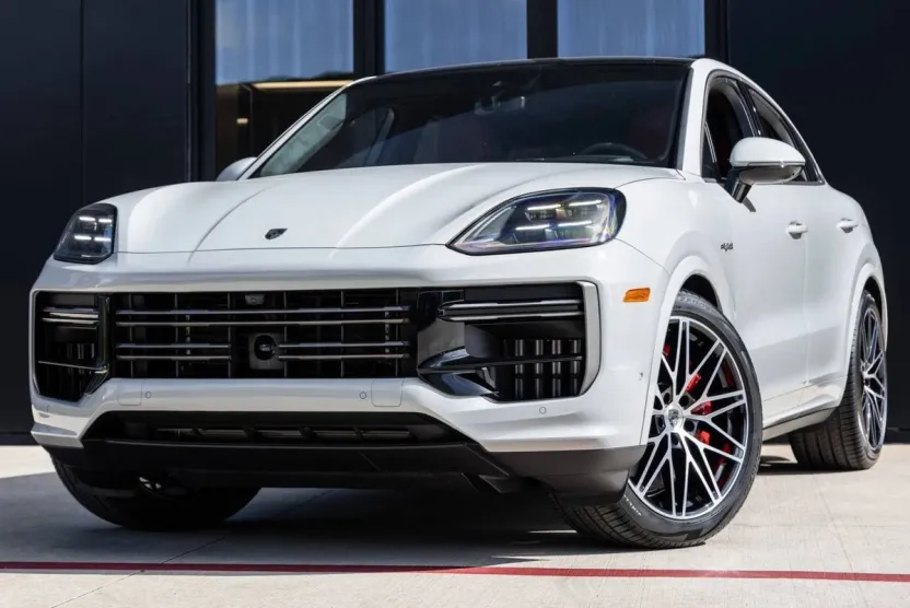 2025 Porsche Cayenne Turbo E-Hybrid Coupe photo 1