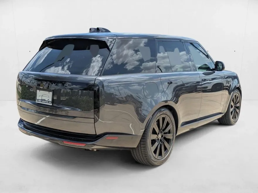 2025 Land Rover Range Rover SE photo 1