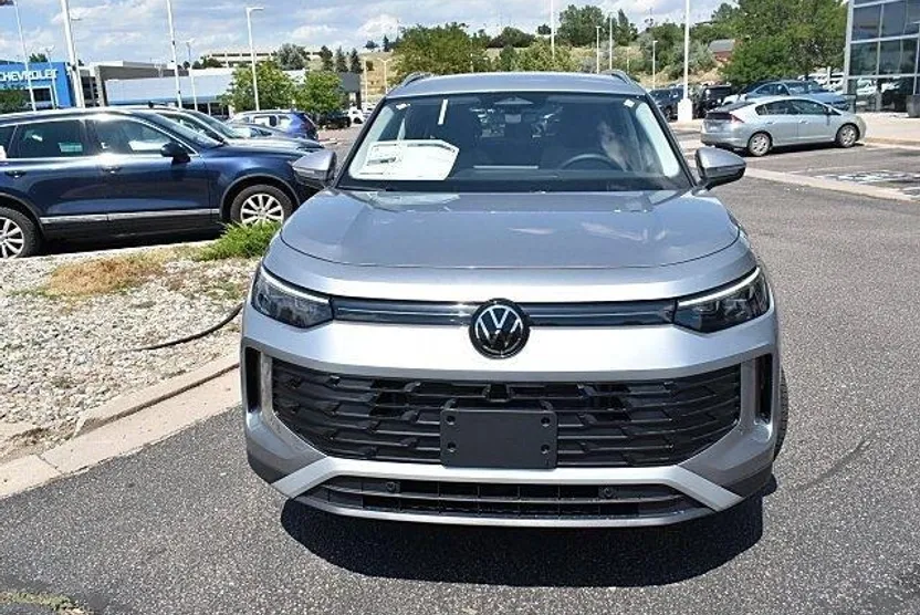 2025 Volkswagen Tiguan S photo 1