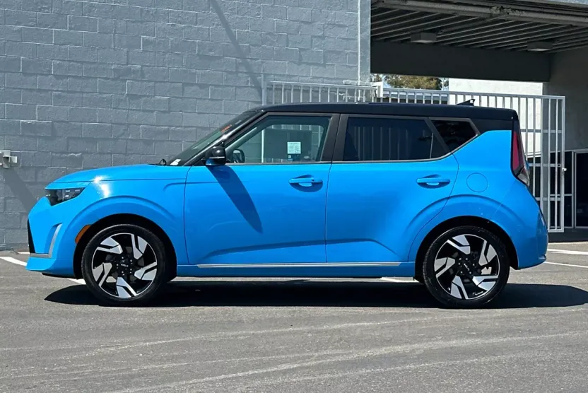2023 Kia Soul GT-Line photo 1