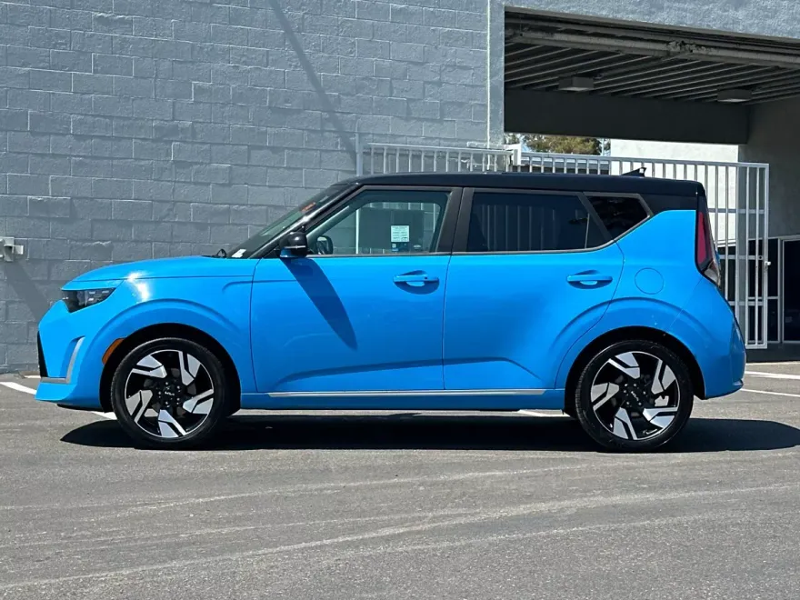 2023 Kia Soul GT-Line photo 1