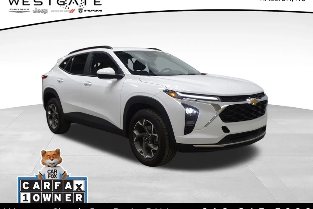 2024 Chevrolet Trax LT photo 1