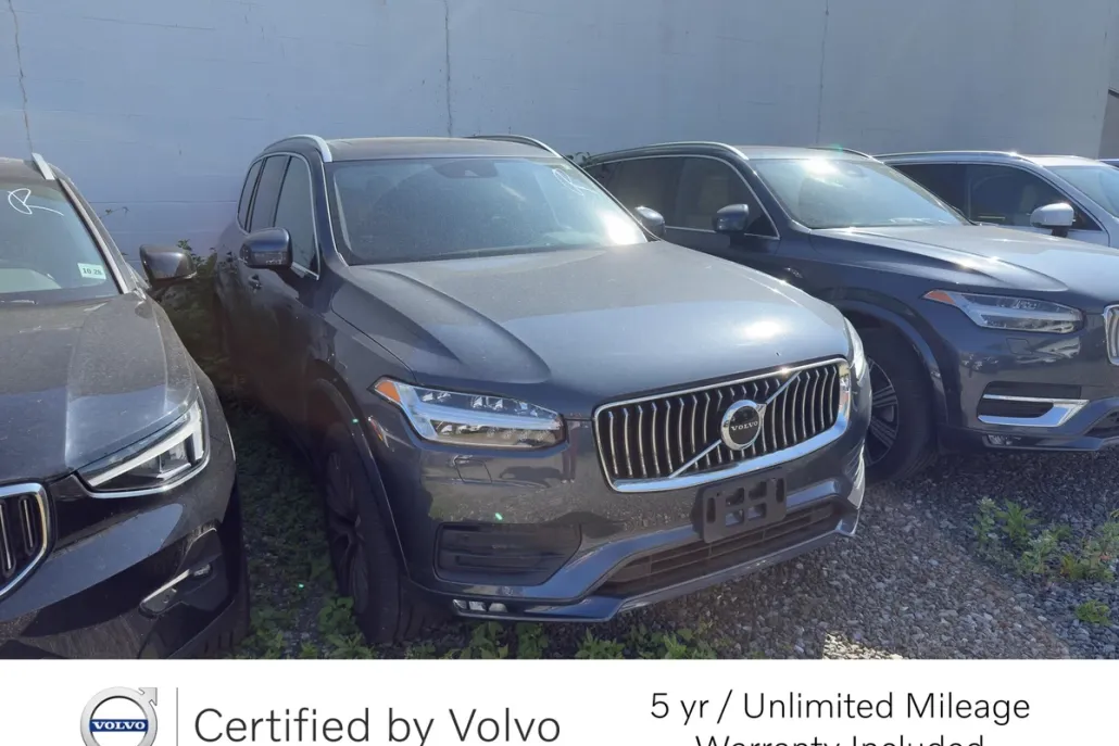 2022 Volvo XC90 T6 AWD Momentum photo 1