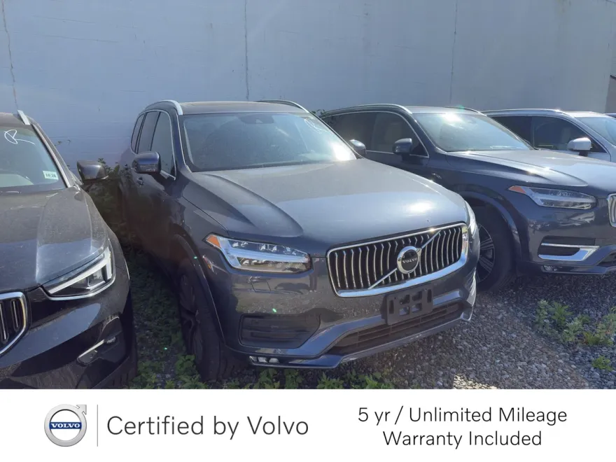 2022 Volvo XC90 T6 AWD Momentum photo 1