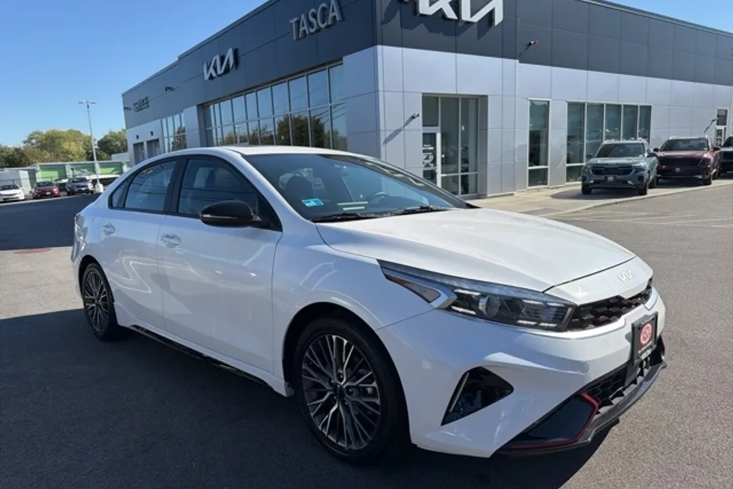 2023 Kia Forte GT-Line photo 1