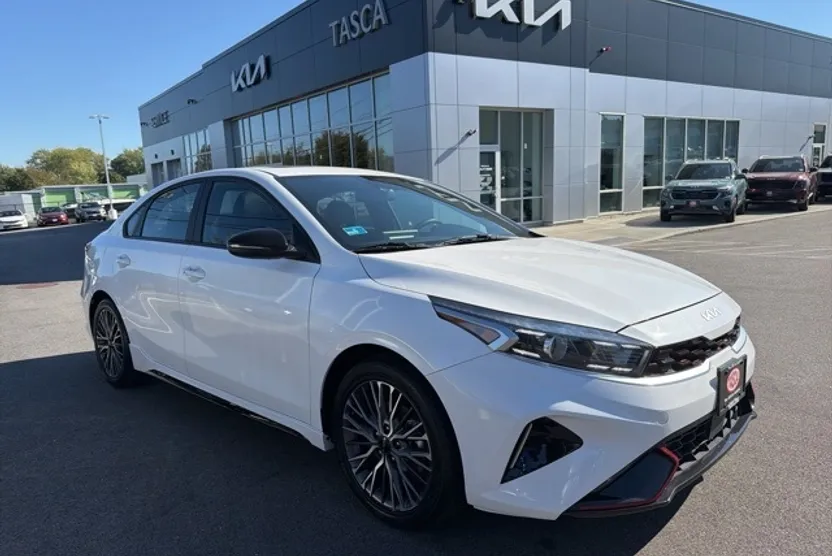 2023 Kia Forte GT-Line photo 1