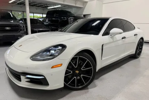 2018 Porsche Panamera Base 4 photo 2