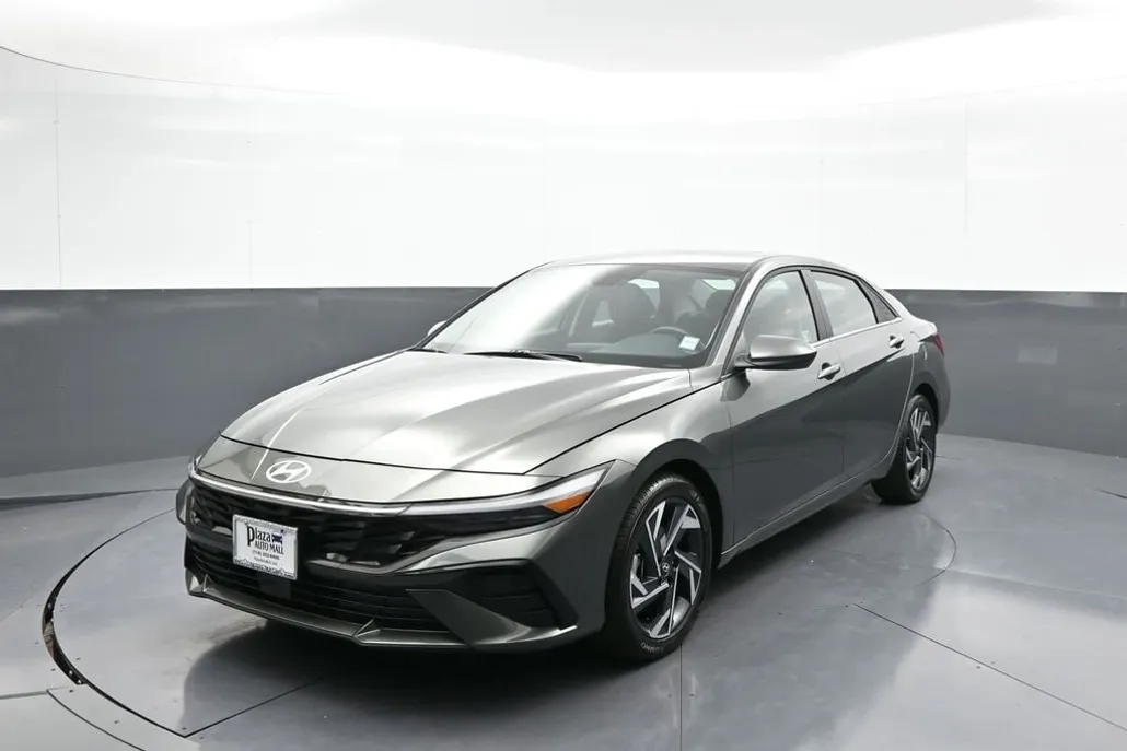 2025 Hyundai Elantra SEL Convenience photo 1