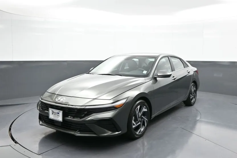 2025 Hyundai Elantra SEL Convenience photo 1