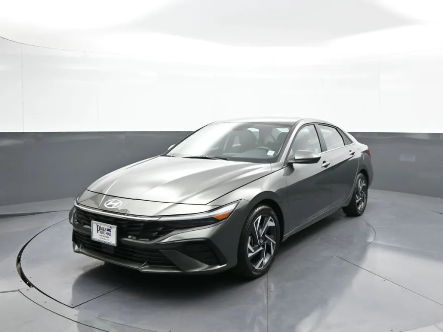 2025 Hyundai Elantra SEL Convenience photo 1
