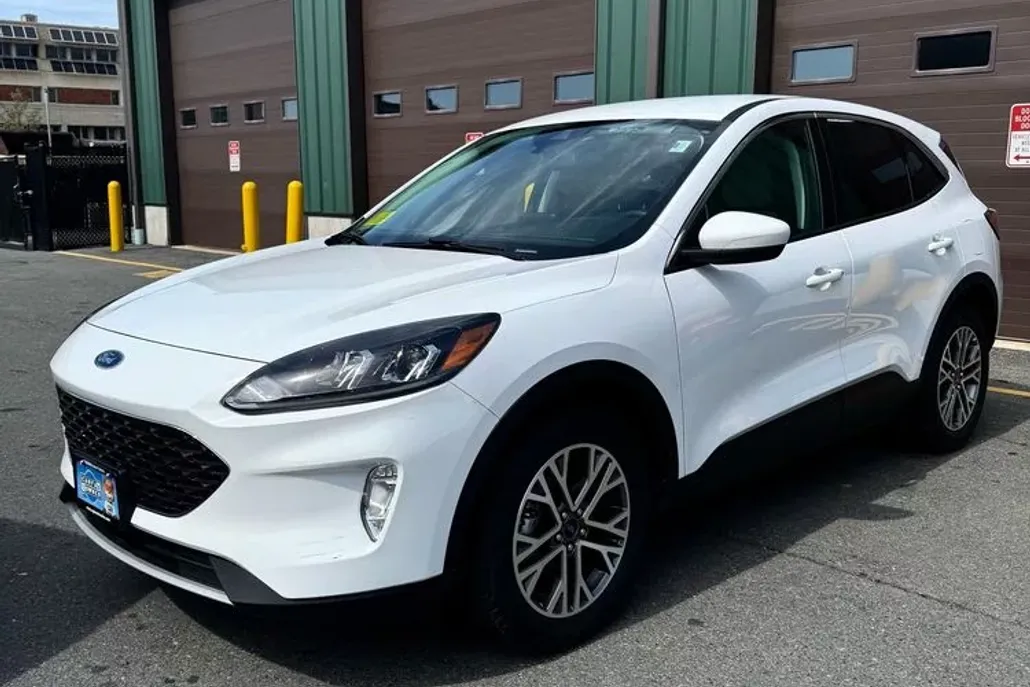 2022 Ford Escape Hybrid SEL photo 1