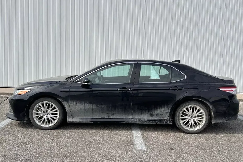 2018 Toyota Camry SE XLE photo 1