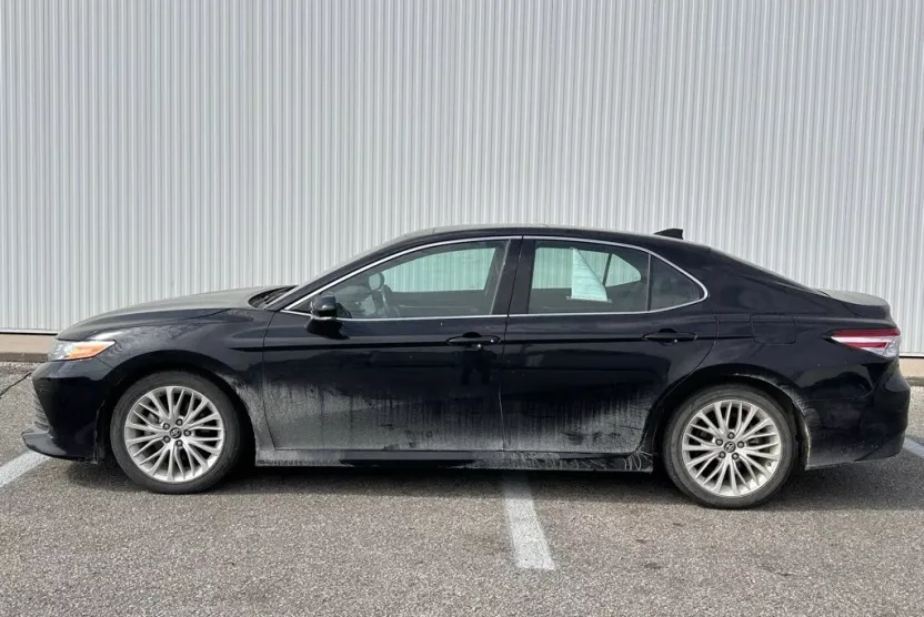 2018 Toyota Camry SE XLE photo 1