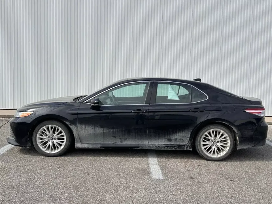 2018 Toyota Camry SE XLE photo 1
