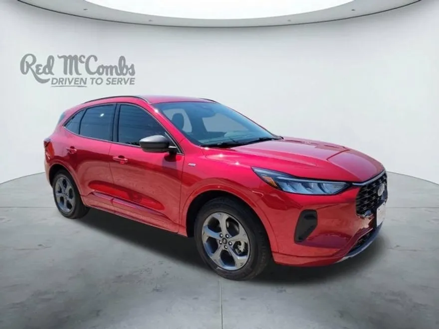 2024 Ford Escape ST-Line photo 1