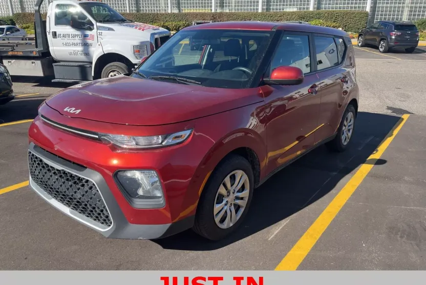 2022 Kia Soul LX photo 1