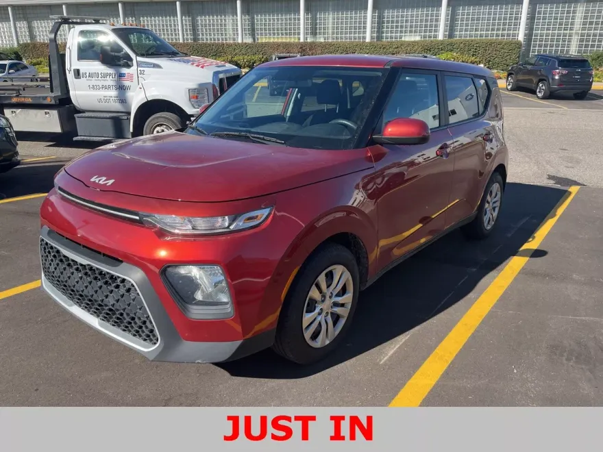 2022 Kia Soul LX photo 1
