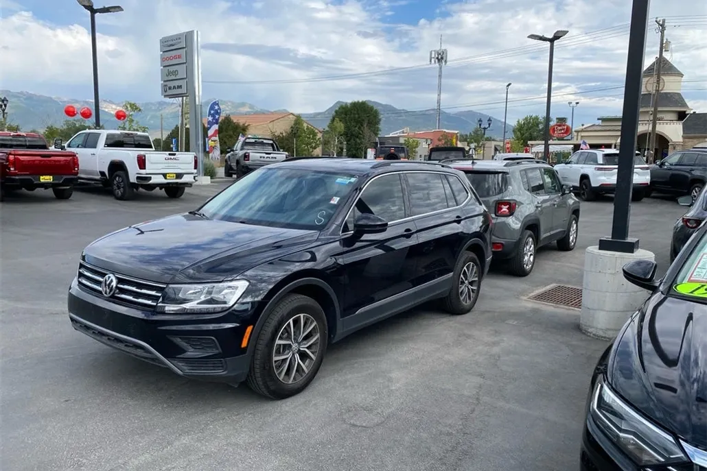 2020 Volkswagen Tiguan SE photo 1