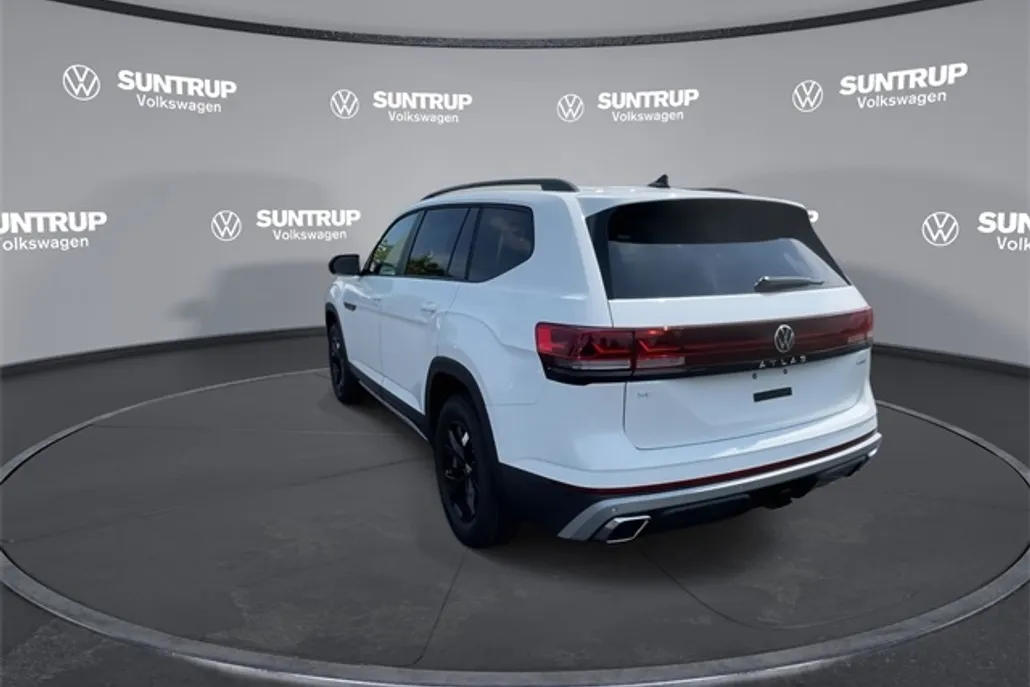 2025 Volkswagen Atlas Peak Edition SE Technology photo 1