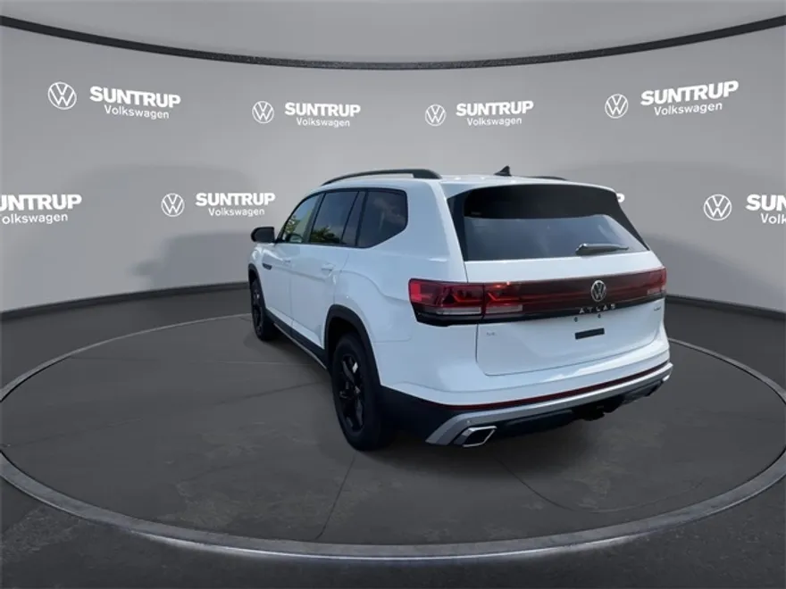 2025 Volkswagen Atlas Peak Edition SE Technology photo 1