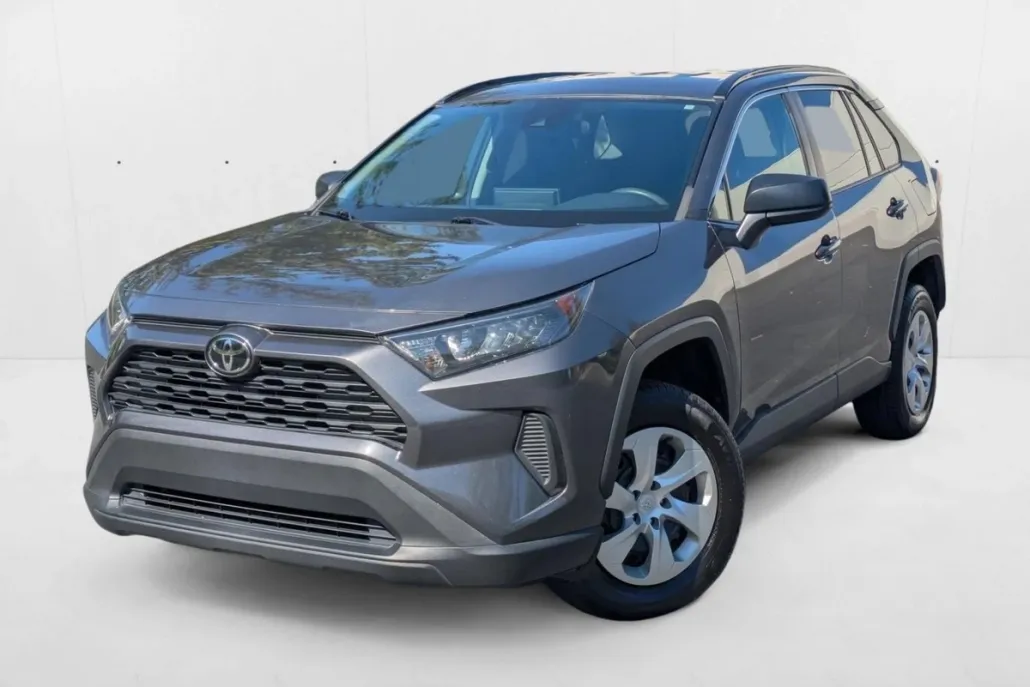 2021 Toyota RAV4 LE photo 1