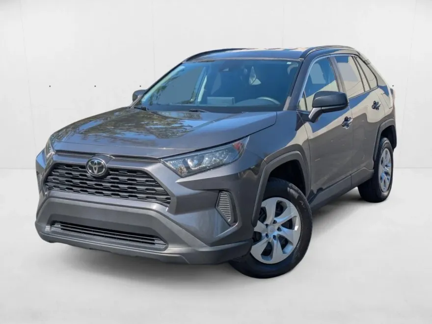 2021 Toyota RAV4 LE photo 1