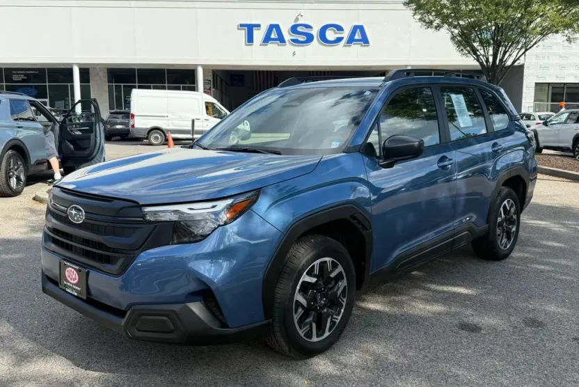 2025 Subaru Forester Base photo 1