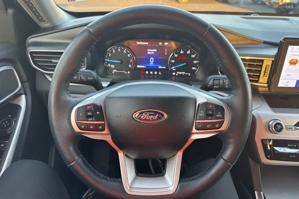 2022 Ford Explorer XLT photo 1