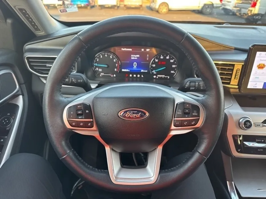 2022 Ford Explorer XLT photo 1