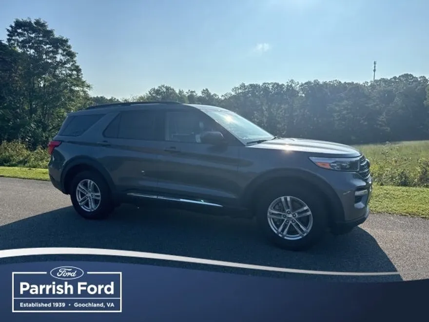 2023 Ford Explorer XLT photo 1