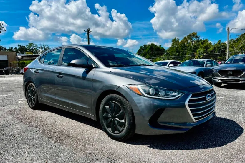 2018 Hyundai Elantra SE photo 1