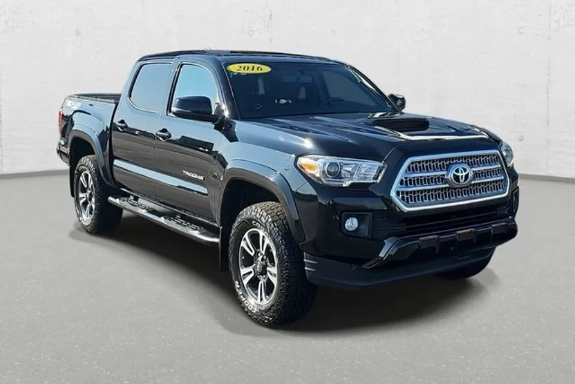2016 Toyota Tacoma TRD Sport photo 1
