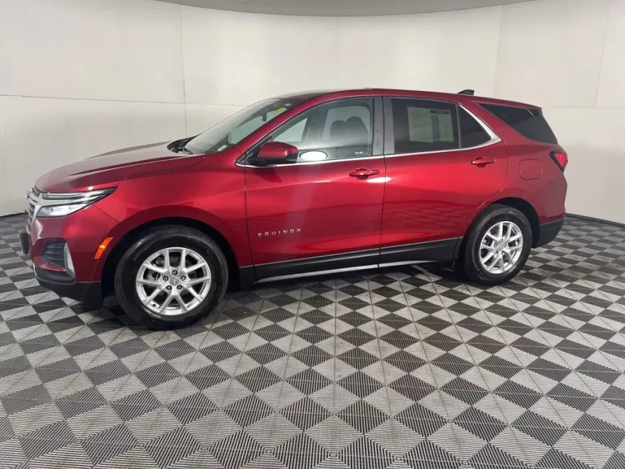 2023 Chevrolet Equinox LT photo 1