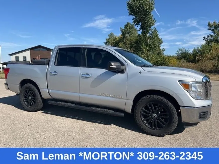 2018 Nissan Titan SV photo 1