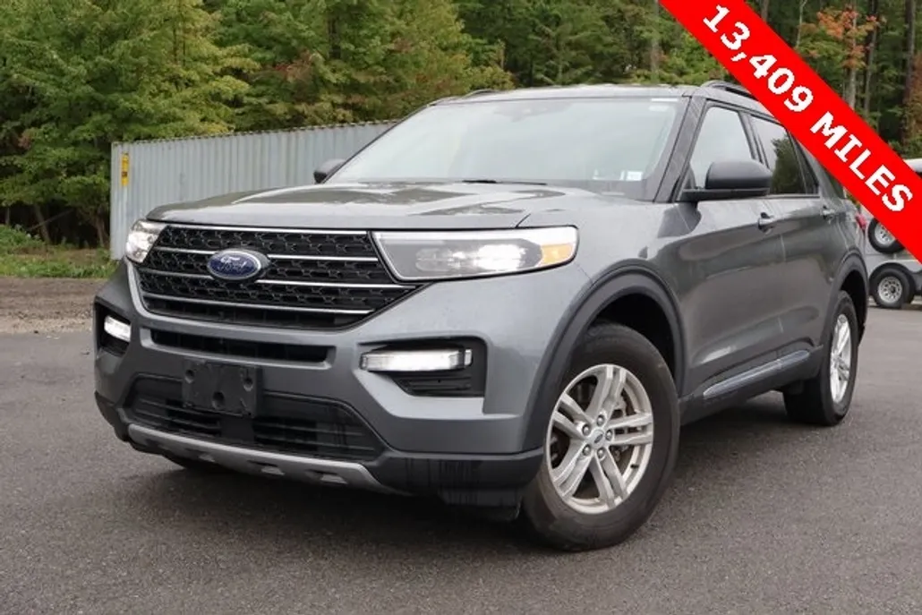 2023 Ford Explorer XLT photo 1