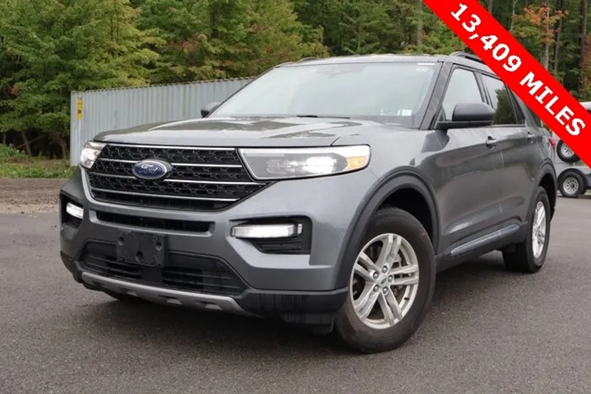 2023 Ford Explorer XLT photo 1