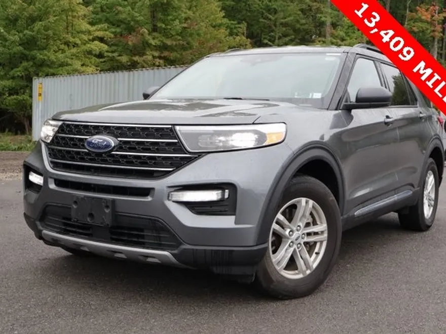 2023 Ford Explorer XLT photo 1
