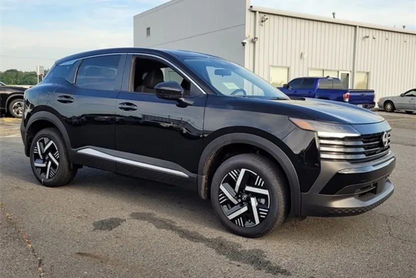 2025 Nissan Kicks SV photo 1
